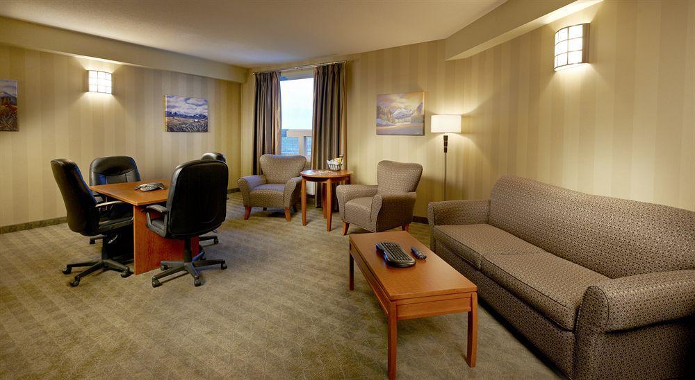 Deerfoot Inn And Casino Калгари Экстерьер фото
