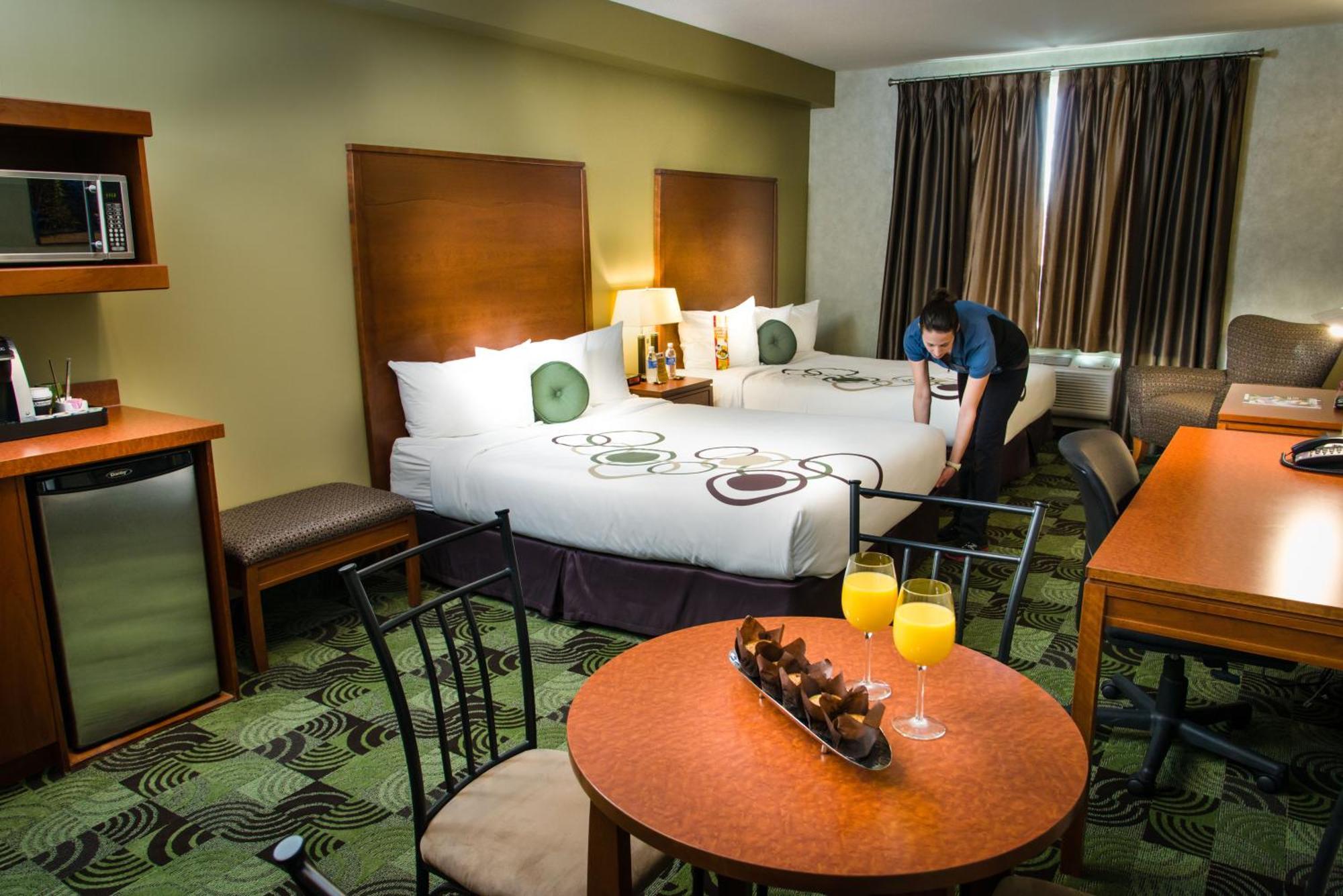 Deerfoot Inn And Casino Калгари Экстерьер фото