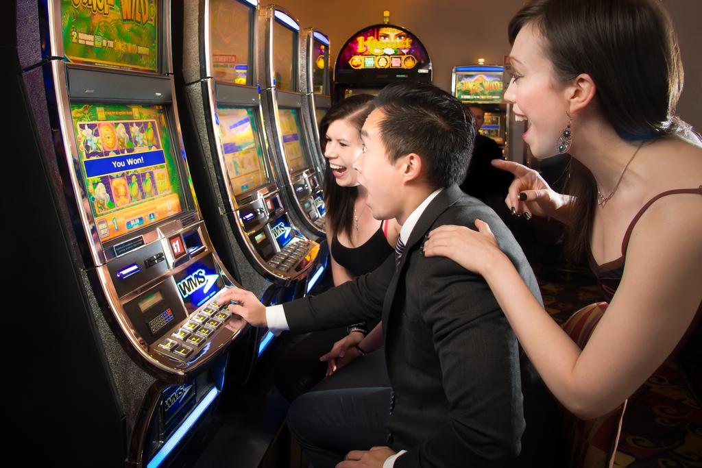 Deerfoot Inn And Casino Калгари Экстерьер фото