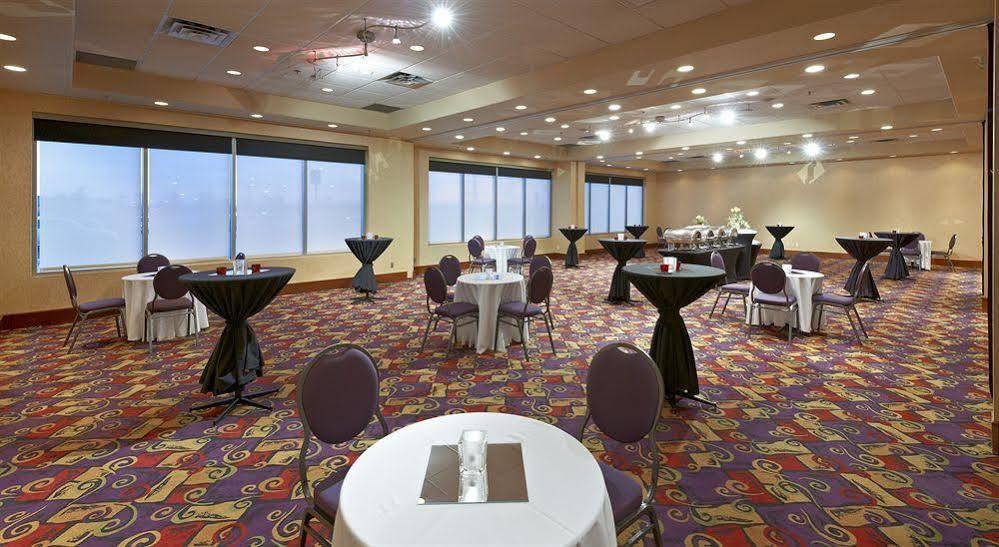 Deerfoot Inn And Casino Калгари Экстерьер фото