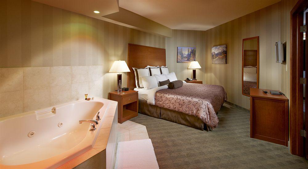 Deerfoot Inn And Casino Калгари Экстерьер фото
